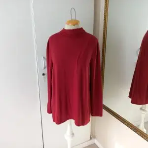 Red Long Sleeve Top | Medium