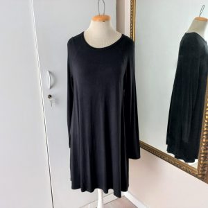 Black Long Sleeve | Medium