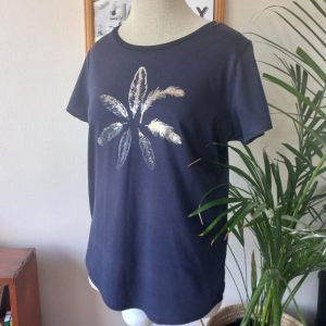 Navy T-shirt | Medium