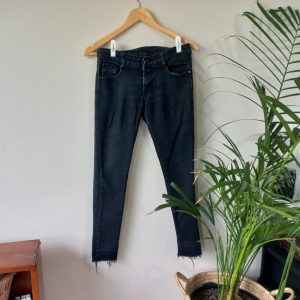 Black Jeans | 28