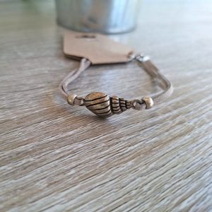 Shell Pendant Bracelet