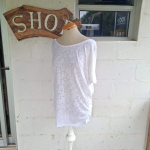 White Detailed T-shirt | Medium