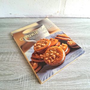 The New Cookie Book | Catherine Atkinson